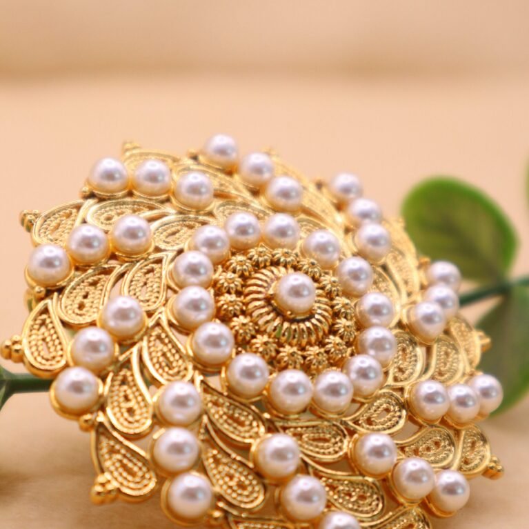 BROCHES