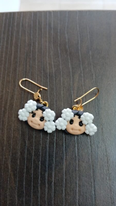 ARETE DE MUÑEQUITA DE PORCELANA
